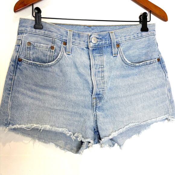Levi's 501 Light Wash Cut Off Denim Short Shorts - Women's Size 28 - Picture 1 of 9